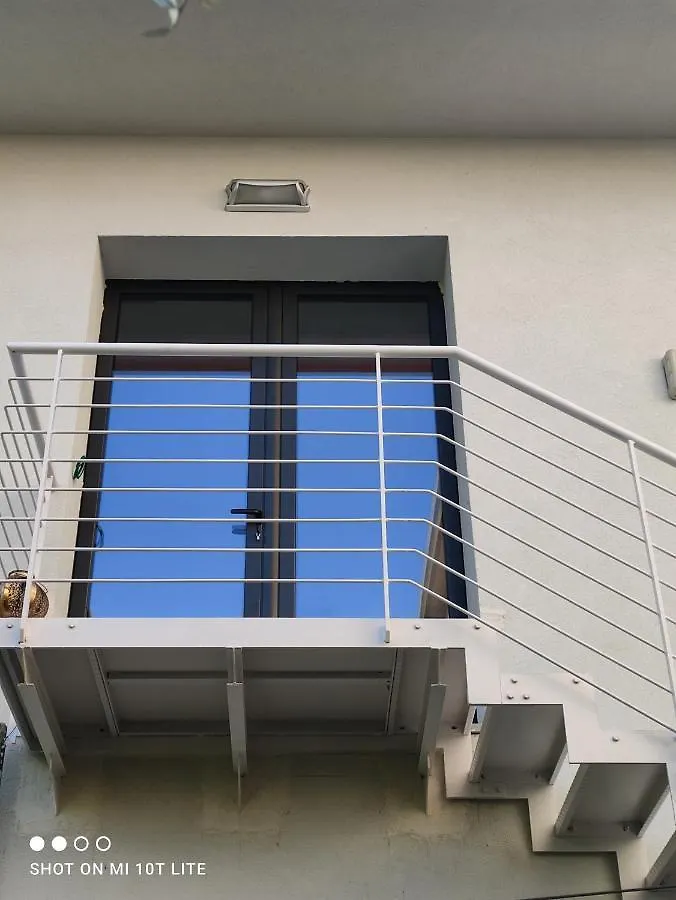 Apartment Appartamento Spotorno Con Ampio Terrazzo Attrezzato Anche Con Angolo Cottura