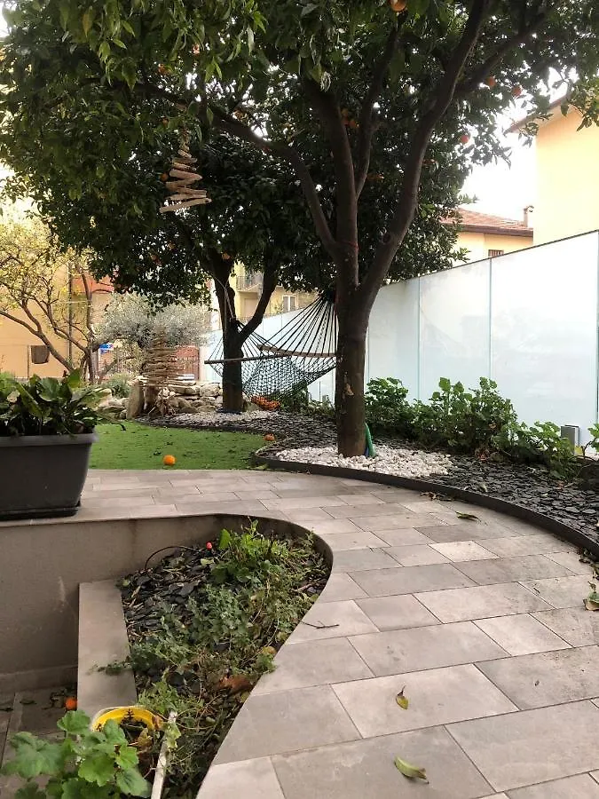 Appartamento Spotorno con ampio terrazzo attrezzato anche con angolo cottura 0*,  Italia