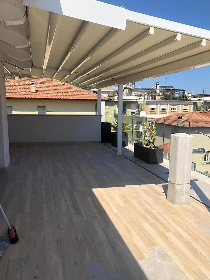 Appartamento Spotorno con ampio terrazzo attrezzato anche con angolo cottura Italia