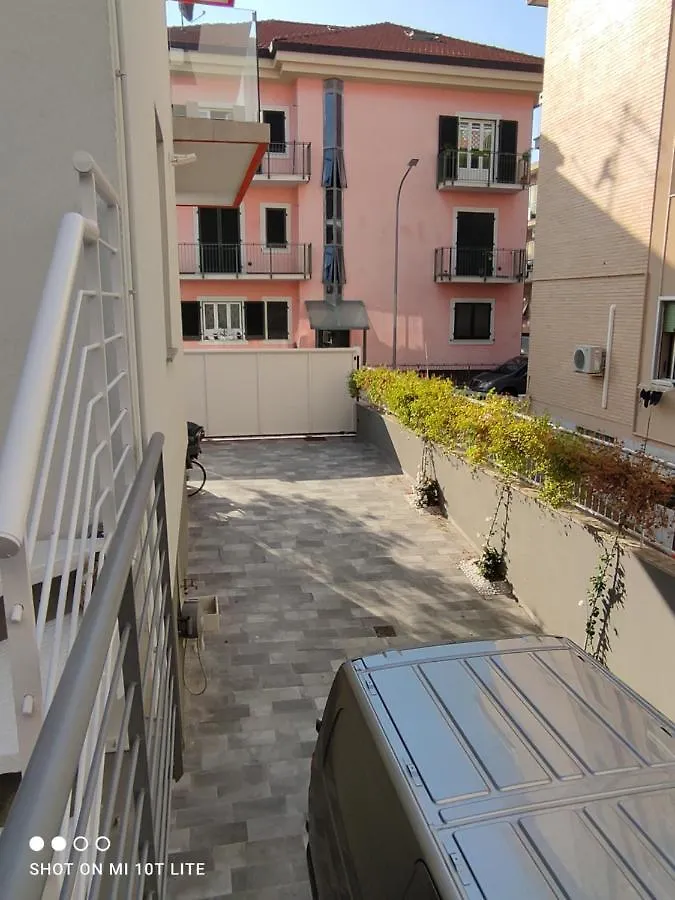 Appartamento Spotorno con ampio terrazzo attrezzato anche con angolo cottura