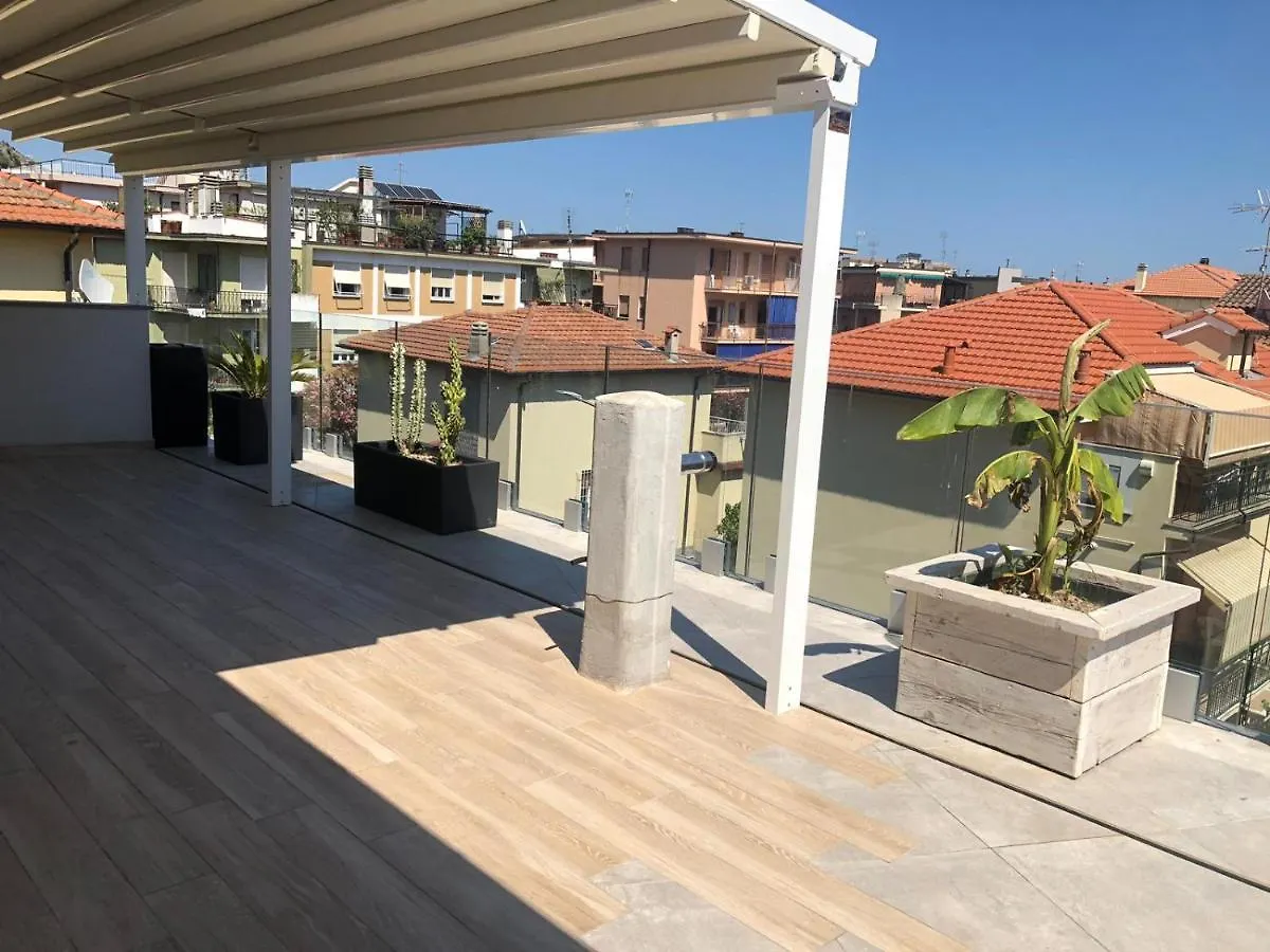 Appartamento Spotorno con ampio terrazzo attrezzato anche con angolo cottura 0*,  Italia
