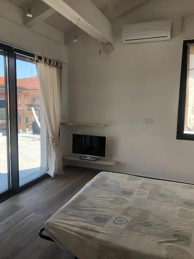 Appartamento Spotorno con ampio terrazzo attrezzato anche con angolo cottura