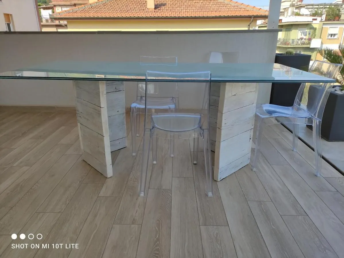 Appartamento Spotorno con ampio terrazzo attrezzato anche con angolo cottura Italia