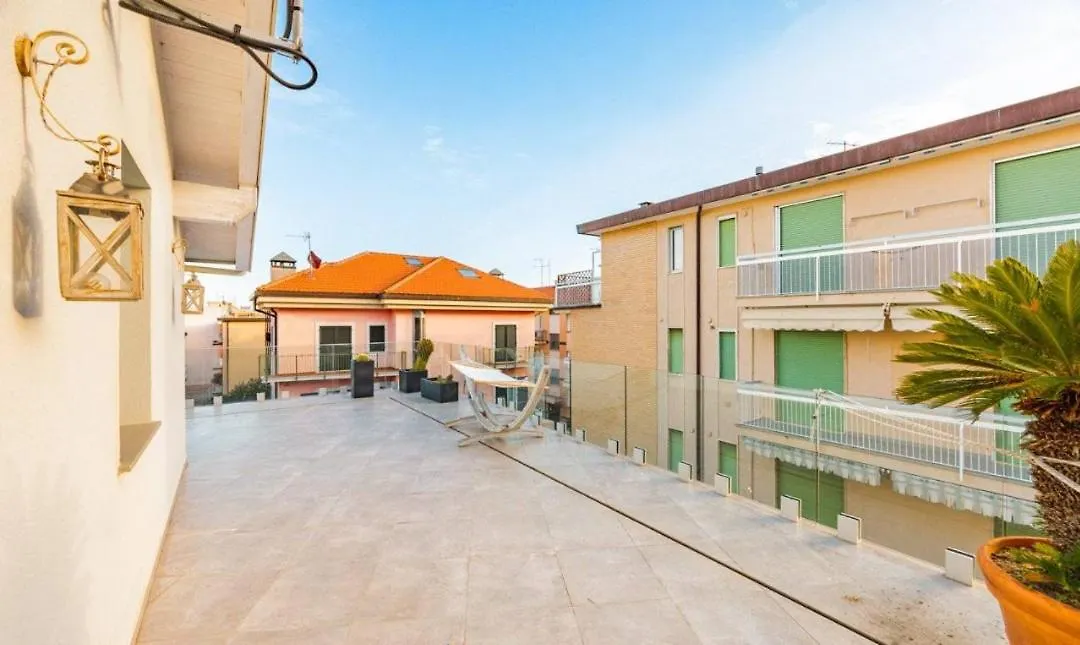 Appartamento Spotorno con ampio terrazzo attrezzato anche con angolo cottura