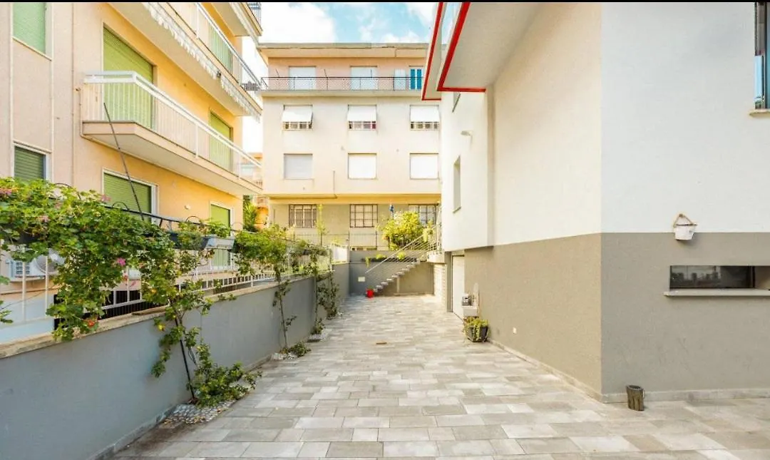 Appartamento Spotorno con ampio terrazzo attrezzato anche con angolo cottura