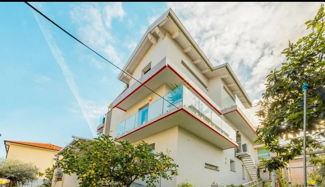Appartamento Spotorno Con Ampio Terrazzo Attrezzato Anche Con Angolo Cottura